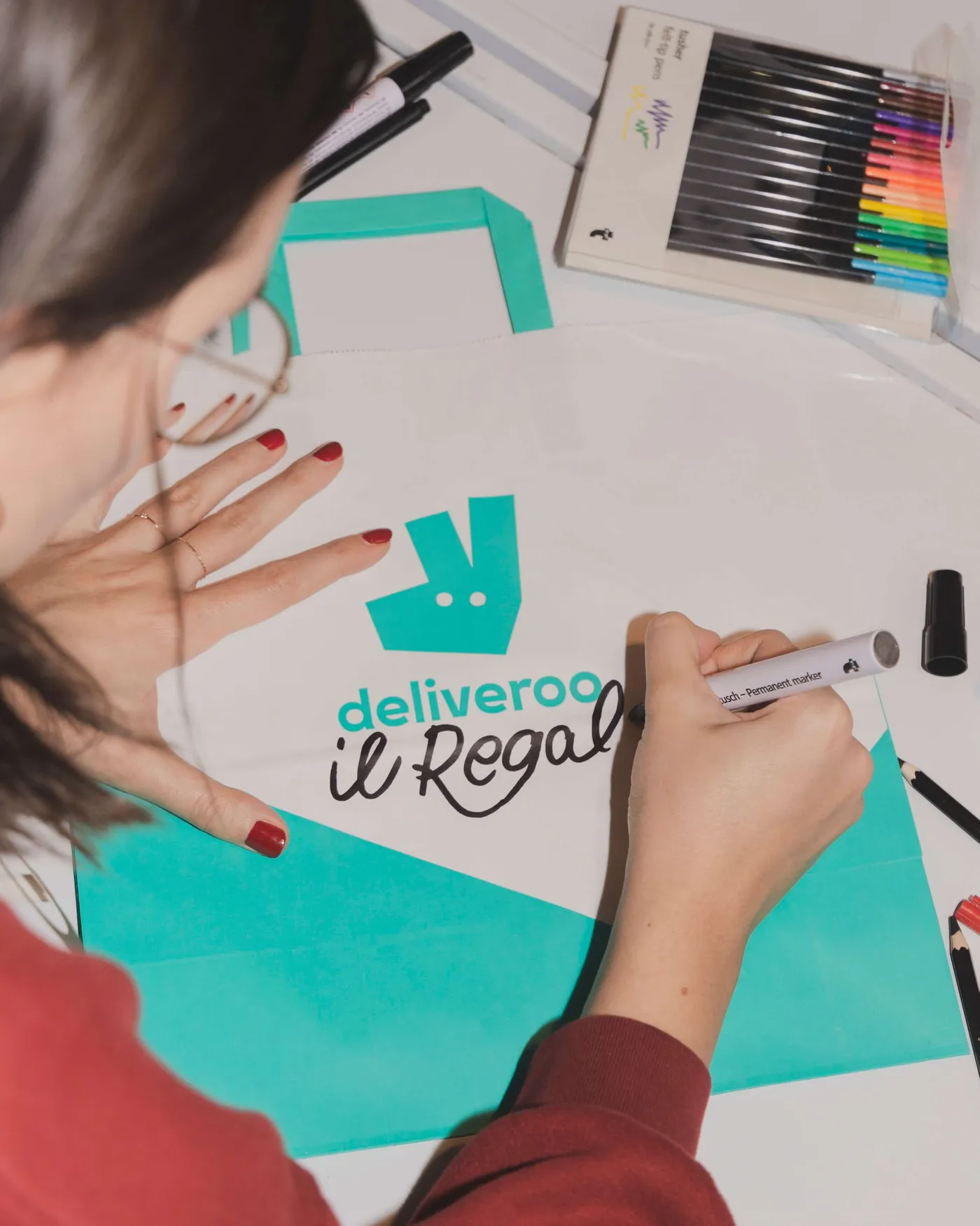 Il regalo più bello, illustrato: la campagna Deliveroo — 18