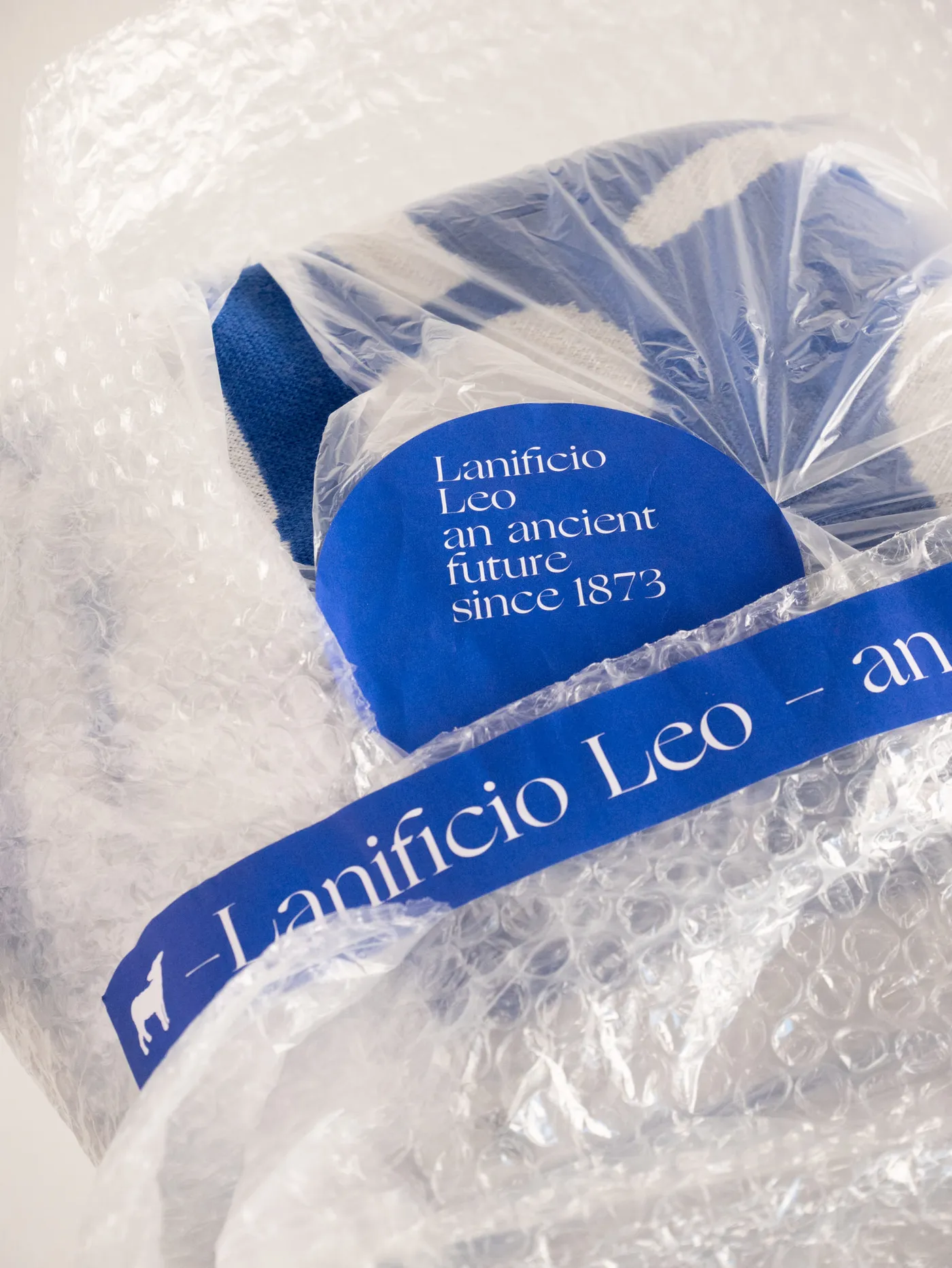 Radici tessute a mano: il plaid d'autore per Lanificio Leo — 2