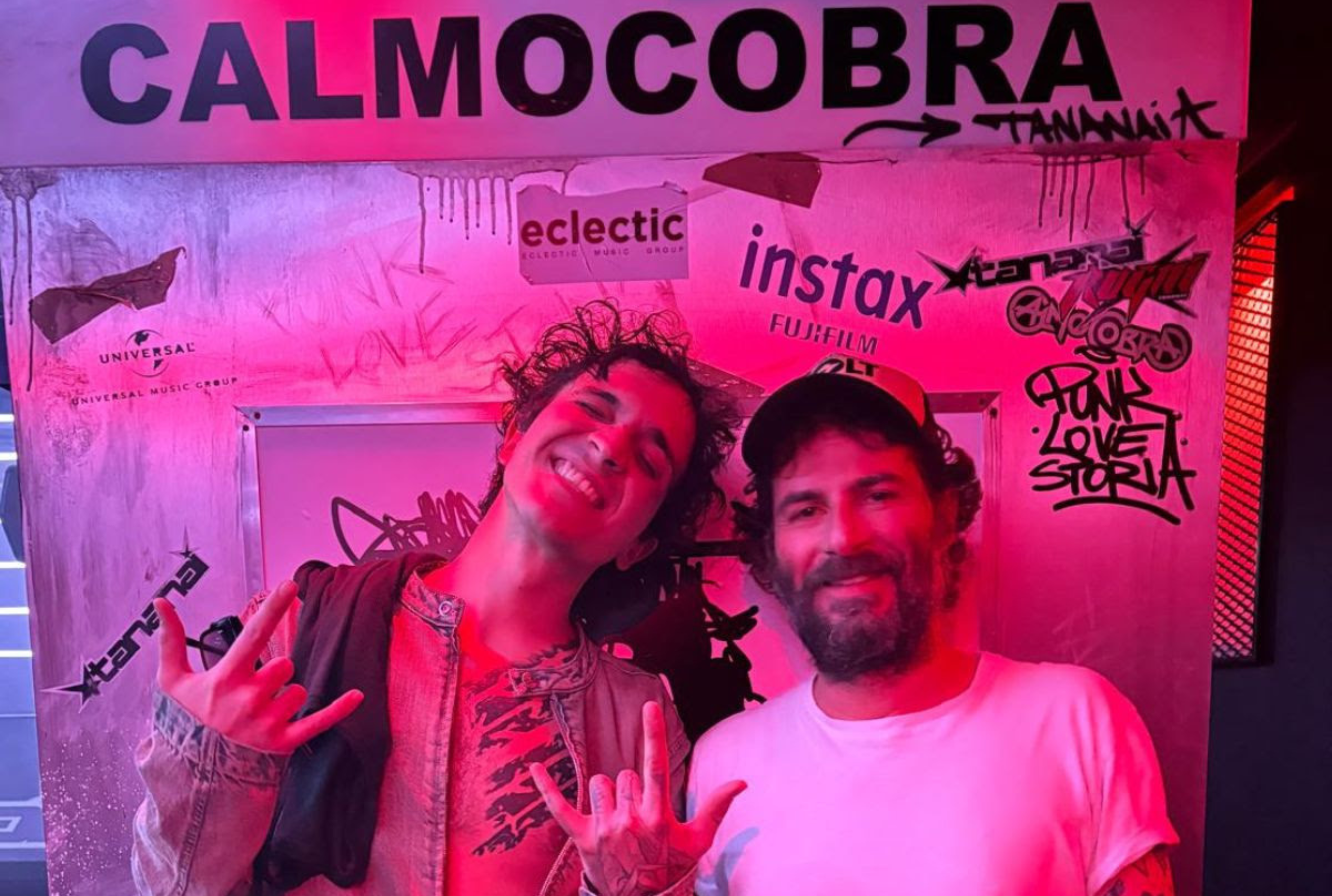 Una photo machine punk-love per Tananai