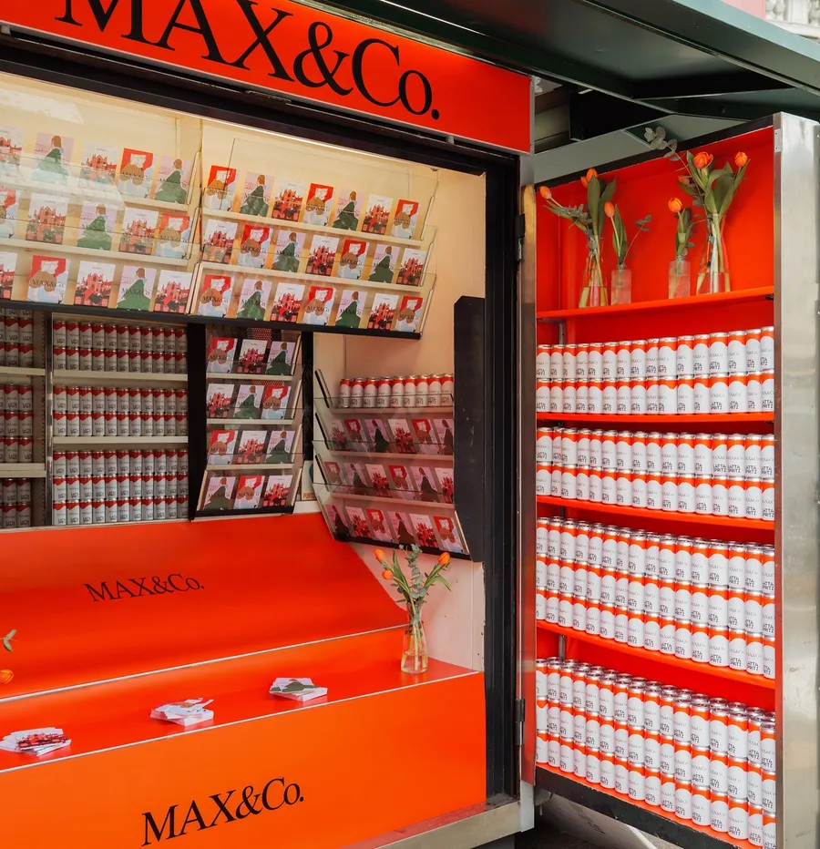 Il chiosco MAX&Co a Milano diventa d'autore — 3
