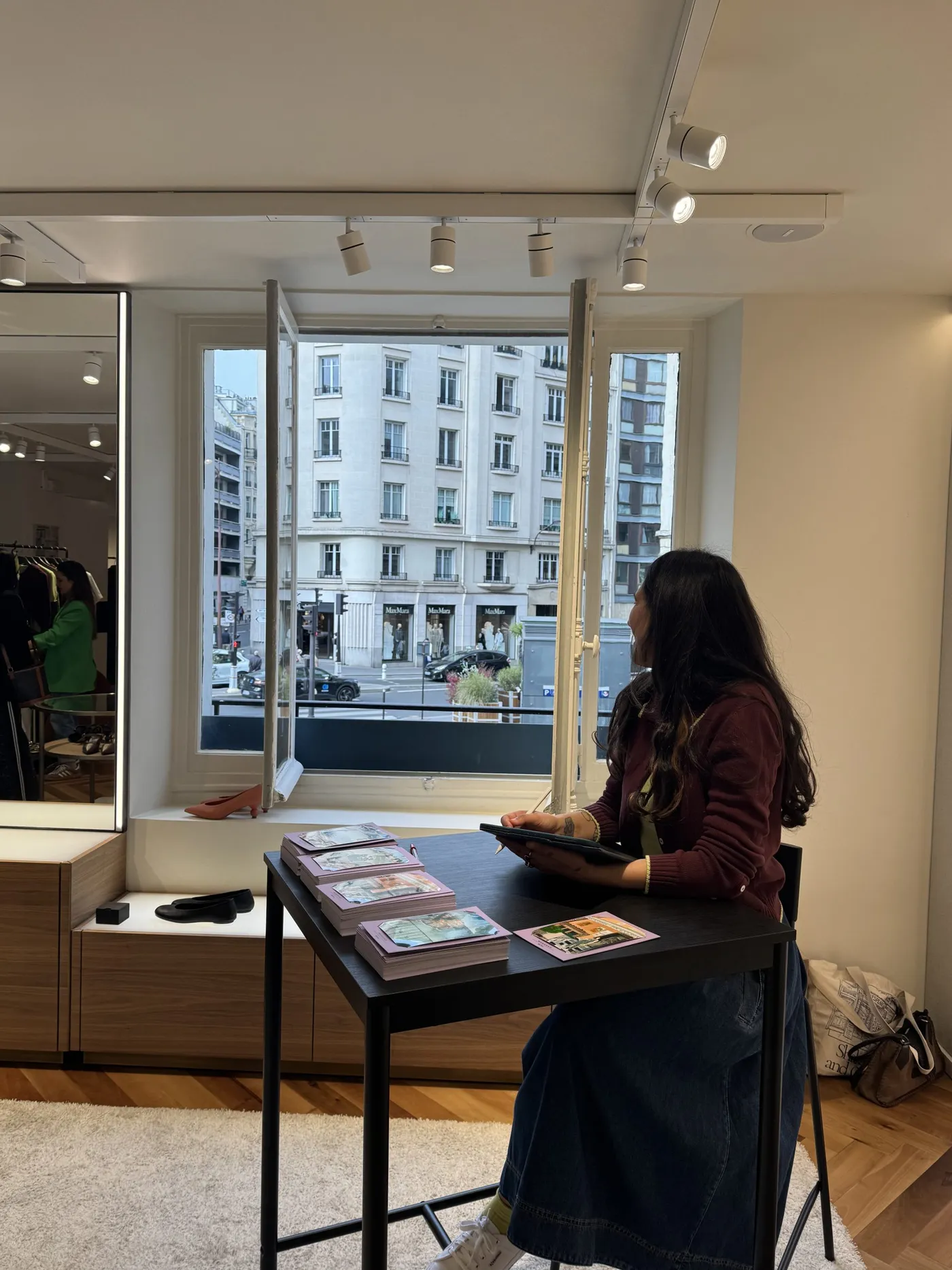 In valigia c'è l'illustrazione: il viaggio di Weekend Max Mara — 23