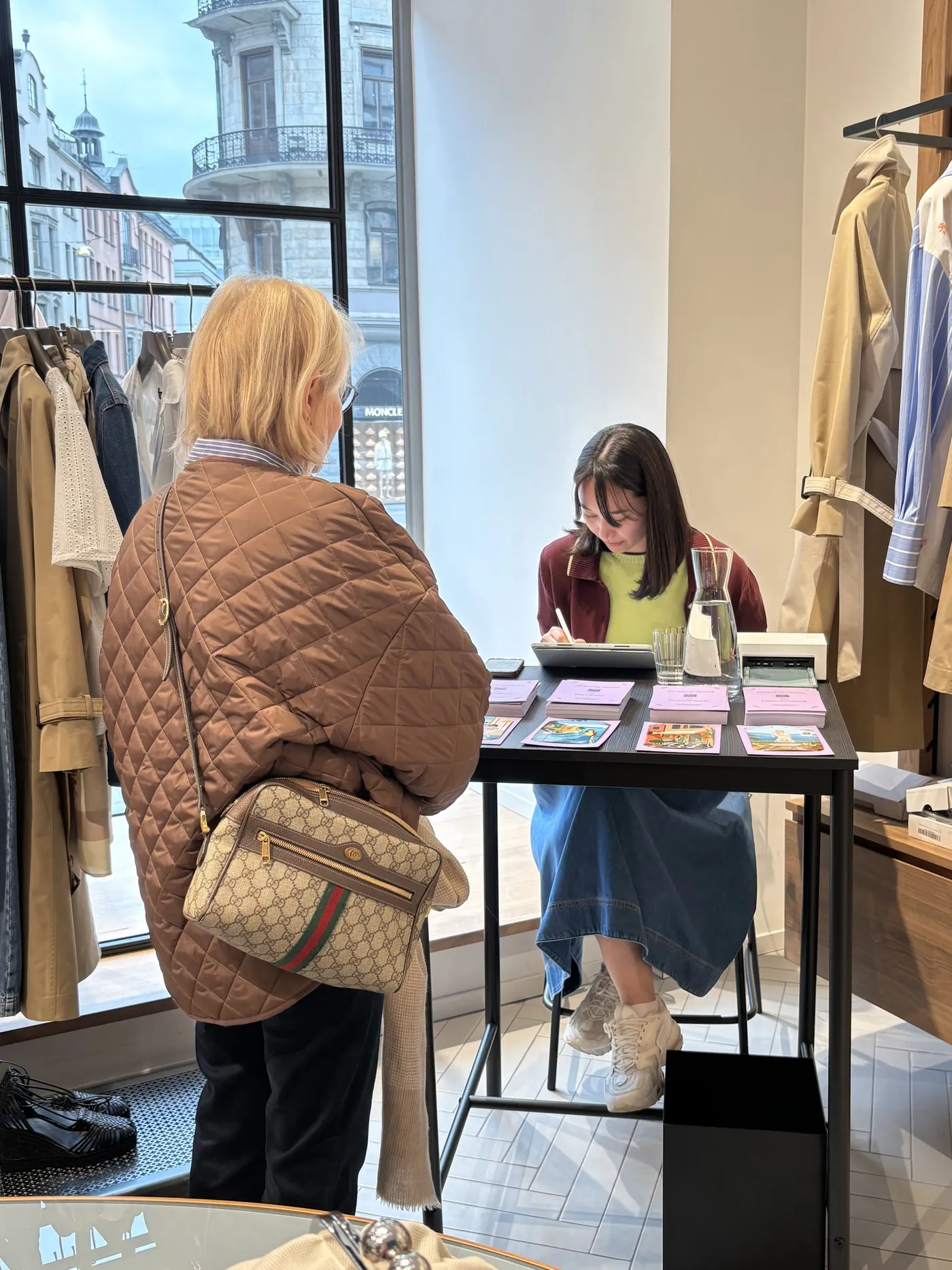 In valigia c'è l'illustrazione: il viaggio di Weekend Max Mara — 25