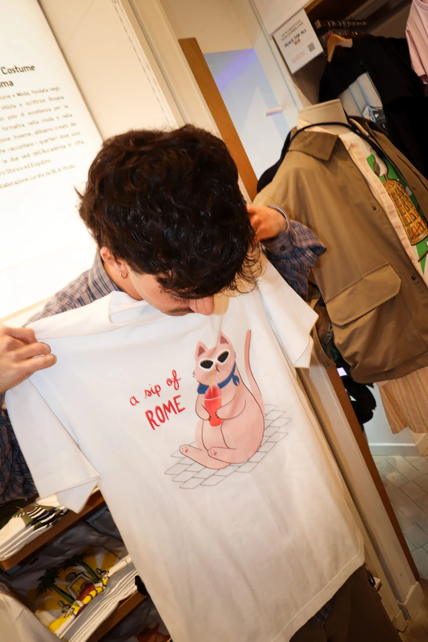 Uniqlo incontra il segno di Pollaz, tra global e local — 14